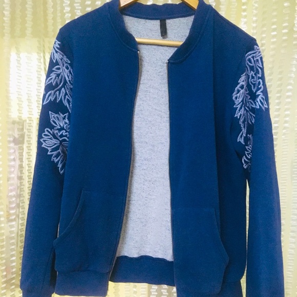 Femella Embroidered Pullover - Picture 4 of 5